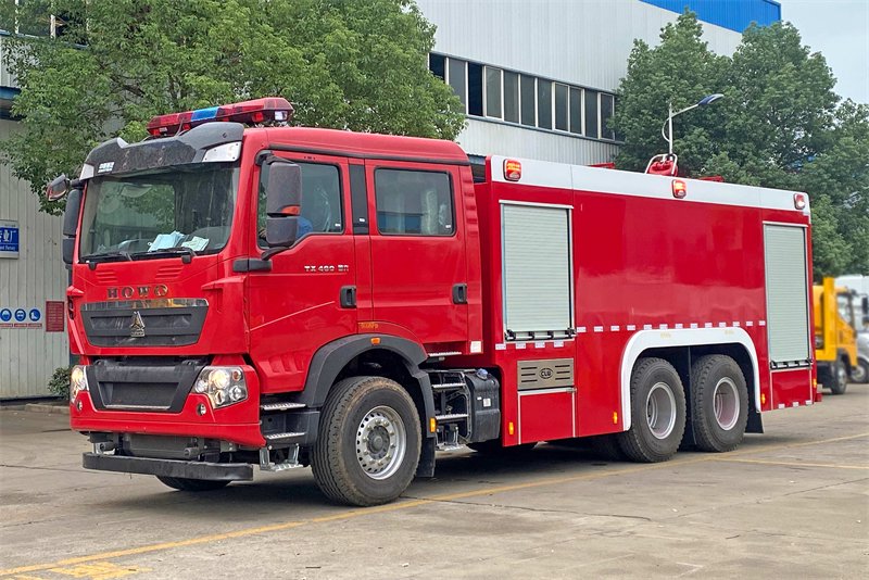 🚒 消防车大揭秘：城市里的"红色守护神"到底有多硬核？
