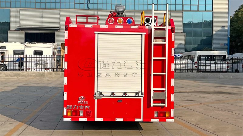 消防车科普：不止会喷水的移动救援堡垒